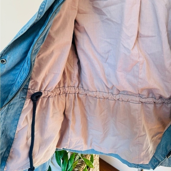 Super cute, soft denim gap jacket - Picture 3 of 11